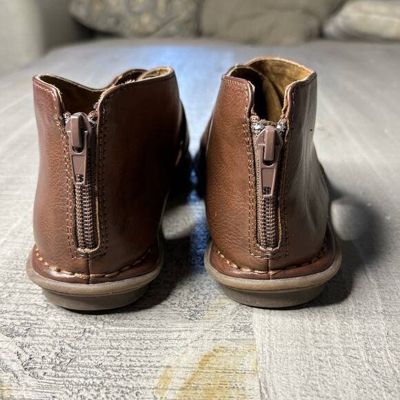 Born Woman’s Sandals Iwa Leather Flat Back Zip Open Toe Brown Size 7M - Picture 3 of 7